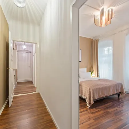 33 I Und N Mitte * Berlin